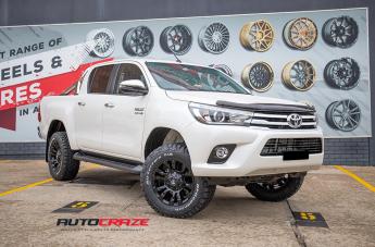 TOYOTA HILUX N80 4WD VAPOR MATTE BLACK